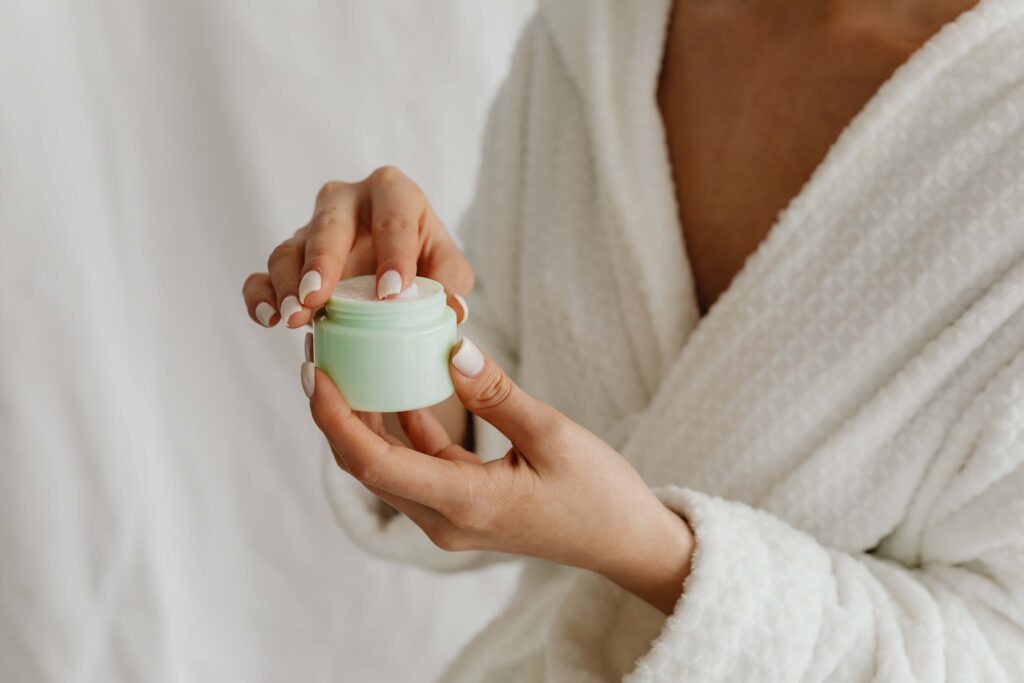 How to Use Arnica Cream for Lip Fillers: Essential Aftercare Guide